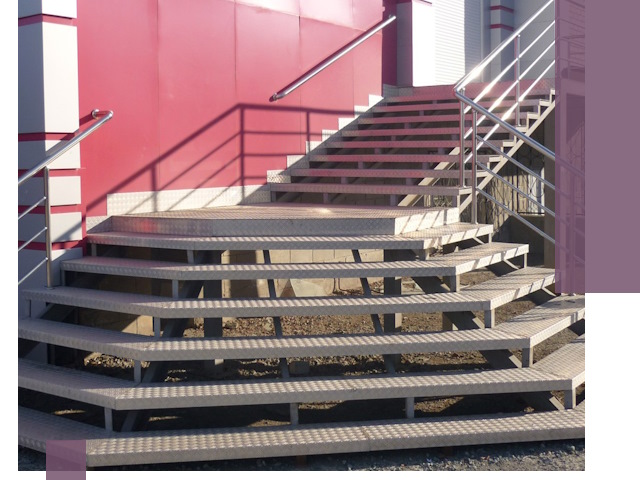 Лестницы для магазина в Слободской — изготовление и монтаж