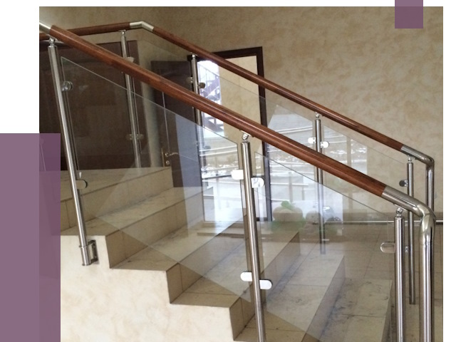 Комбинированные перила из металла и дерева в Слободской