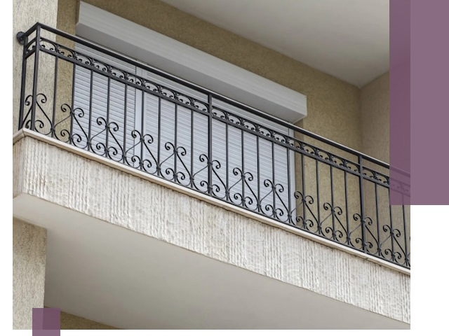 Балконные ограждения из металла и стекла в Слободской для домов