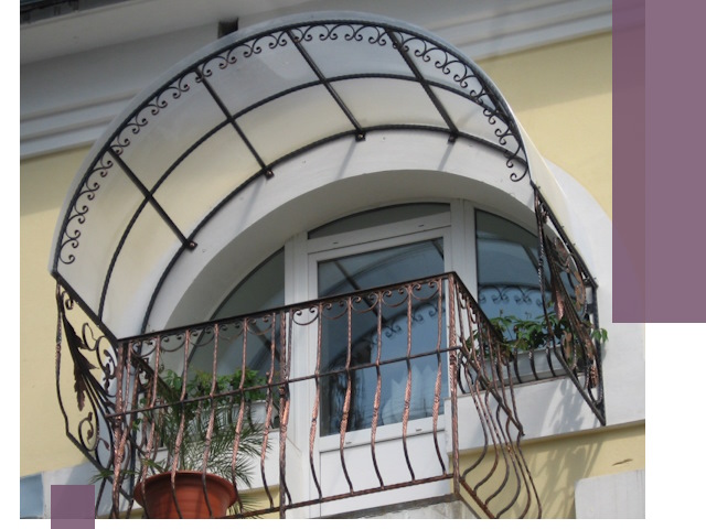 Козырьки над балконом в Слободской — изготовление и монтаж